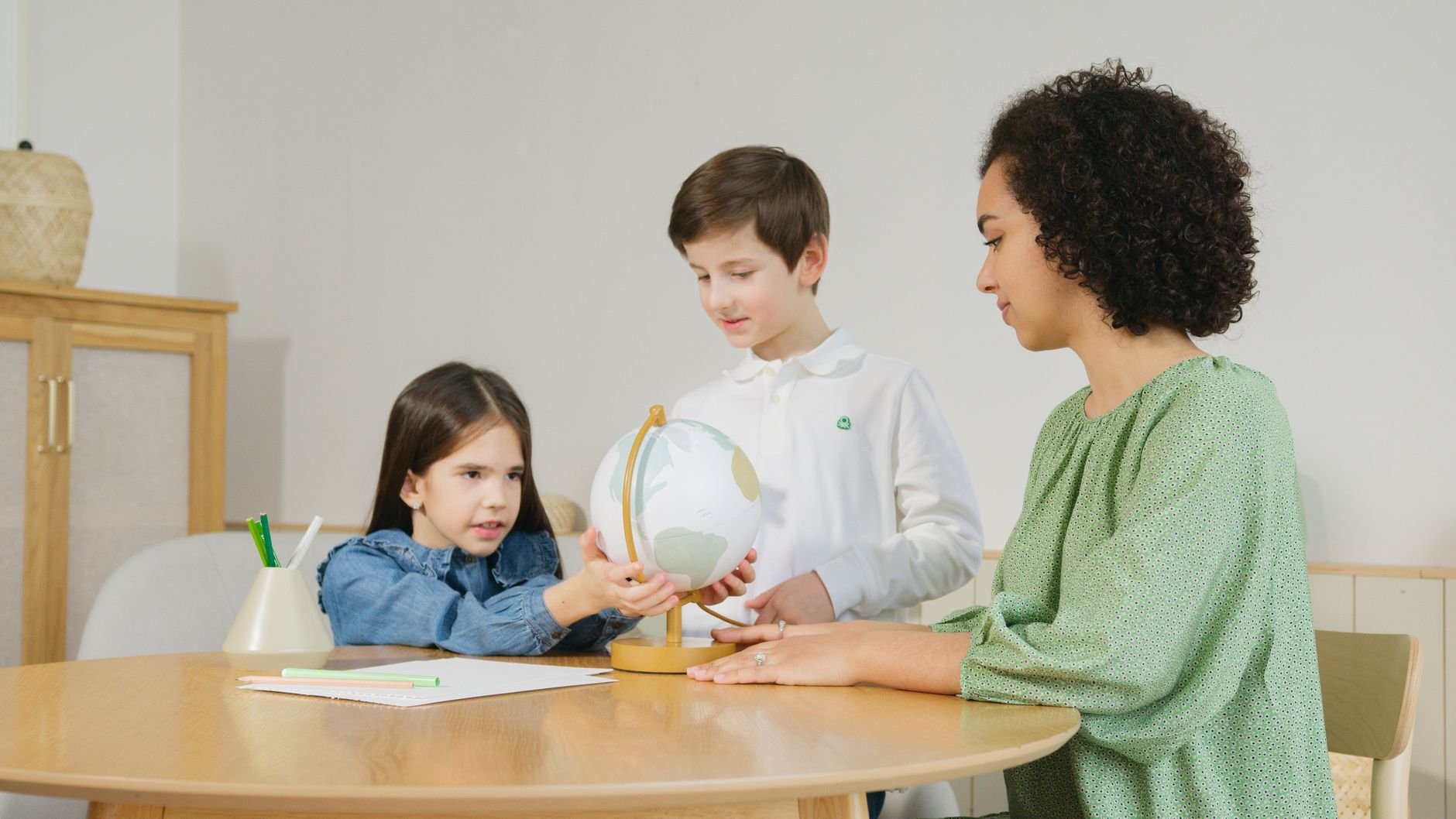 Children learning with a teacher at home — the community Schoolhouse Studio helps educators reach